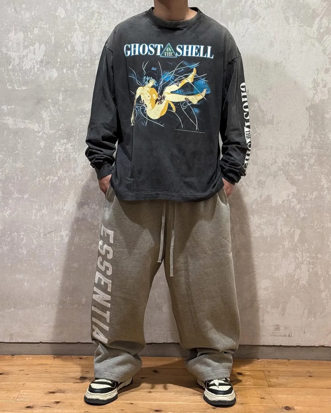 SAINT Mxxxxxx × GHOST IN THE SHELL Ghost in the Shell GS_LS TEE/GITS/BLK Big IP Ghost in the Shell co-branded model Sleeping Motoko Kusanagi Retro distressed long sleeves Washed black S-XL Ready-to-wear Assute dyeing Full-body spray fade/replacement fade Correct accessories Joint LOGO wash mark/main mark/cherub mark Super complex printing replica The drawing/pattern making cycle is very long and the hand graffiti is dirty.
